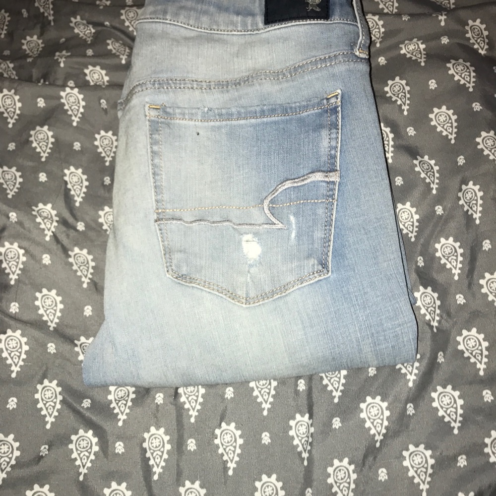 Light washed American eagle jeans